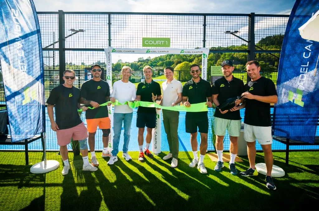 Banddurchschnitt vor Court 1 am Padel Campus Wolfsberg